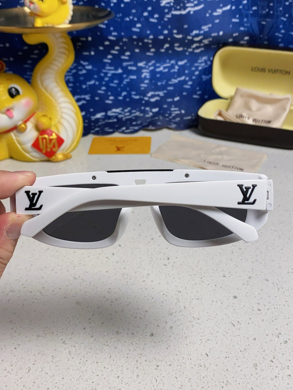 LOUIS VUITTON CLASH PILOT SUNGLASSES 567478 IN WHITE ACTETE BLACK METAL